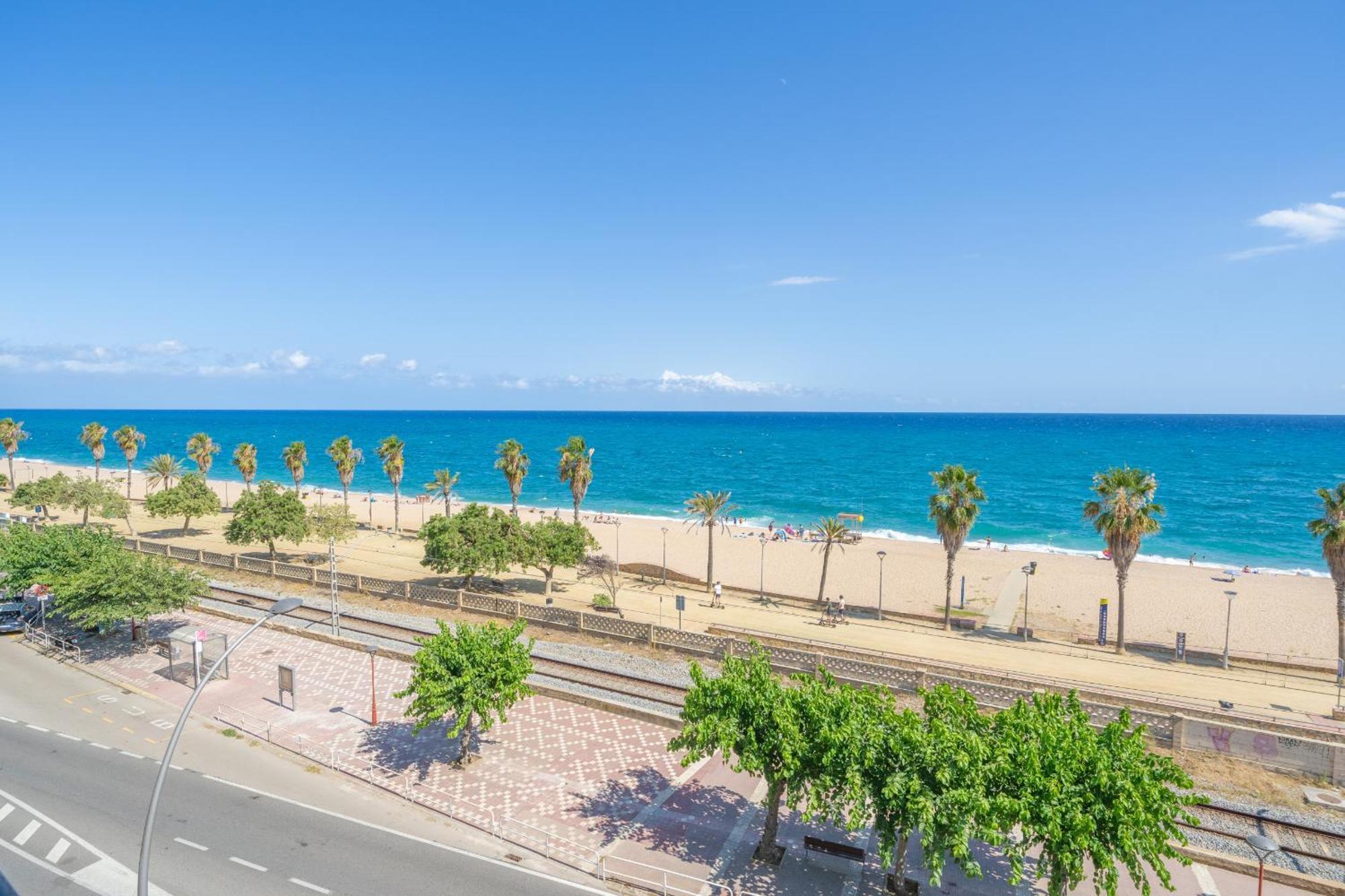 Homeholidaysrentals Palm Beach - Costa Barcelona Canet De Mar Exterior photo