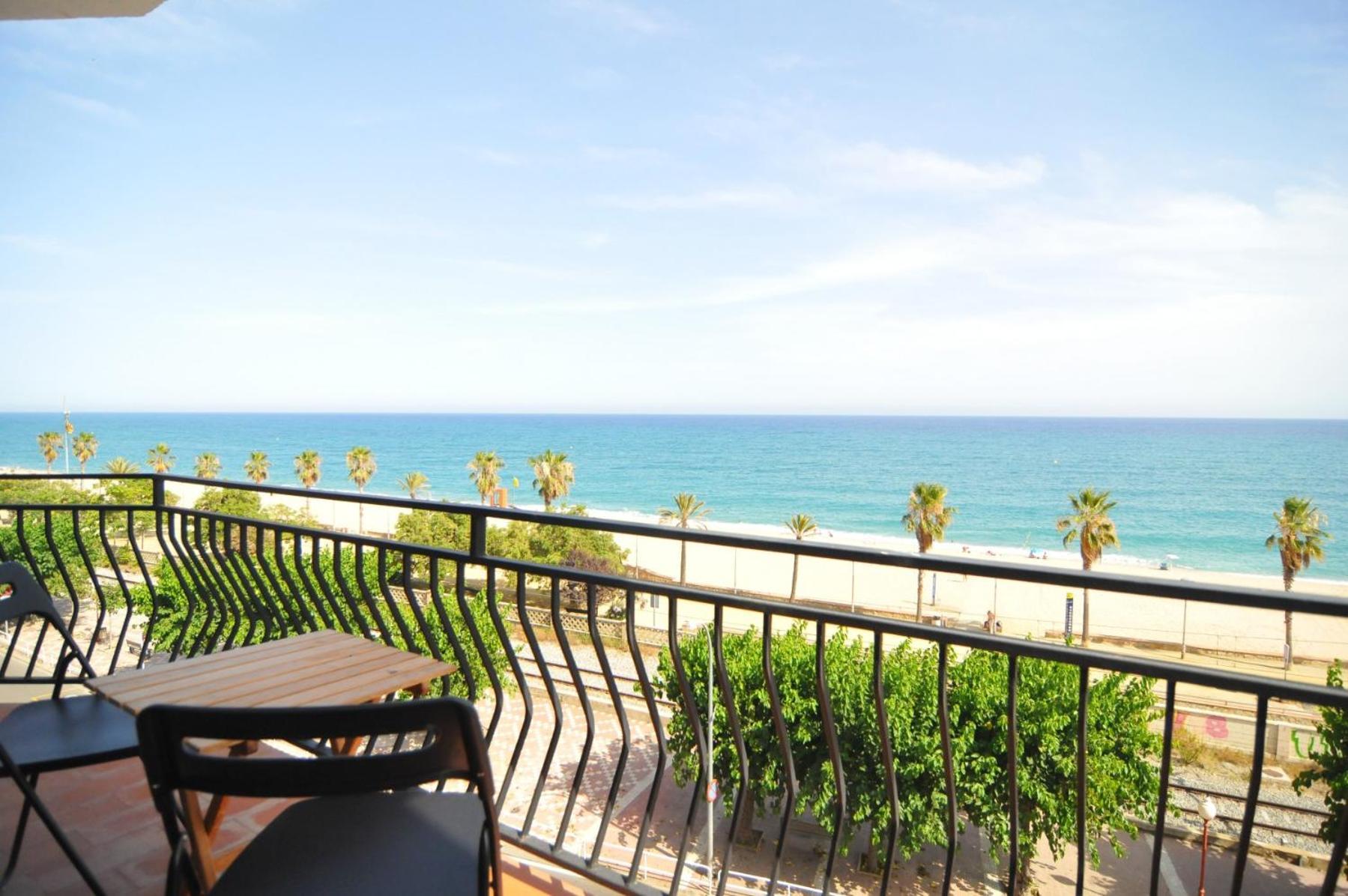 Homeholidaysrentals Palm Beach - Costa Barcelona Canet De Mar Exterior photo