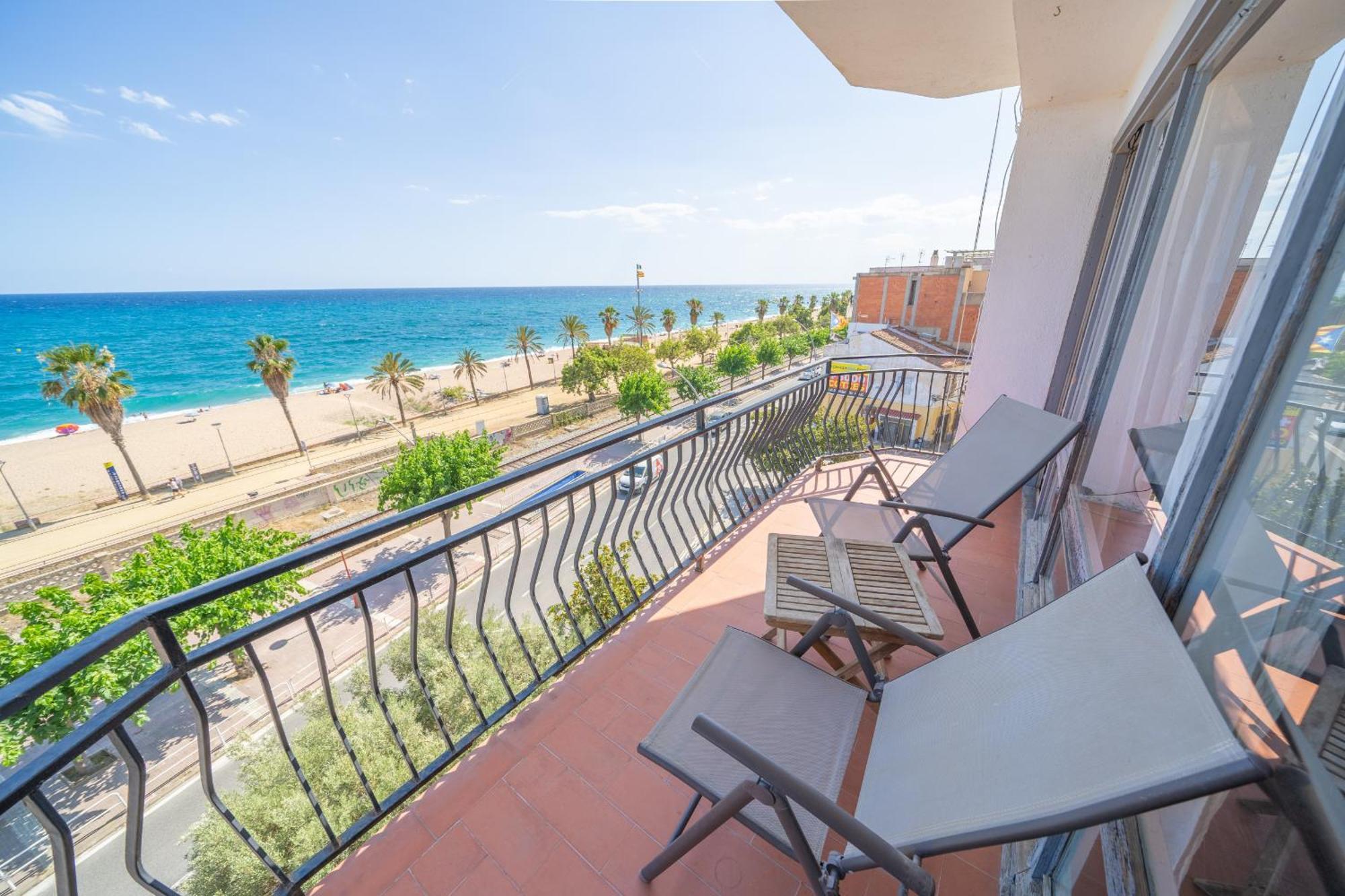 Homeholidaysrentals Palm Beach - Costa Barcelona Canet De Mar Exterior photo