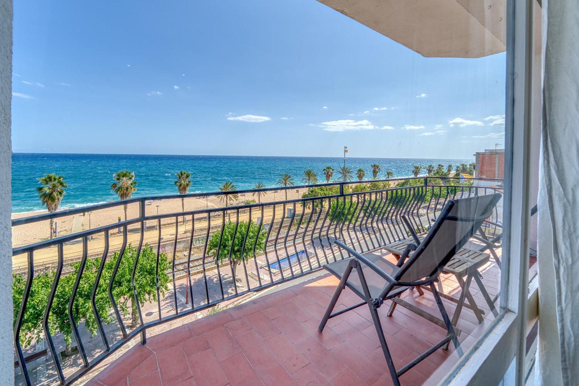 Homeholidaysrentals Palm Beach - Costa Barcelona Canet De Mar Exterior photo